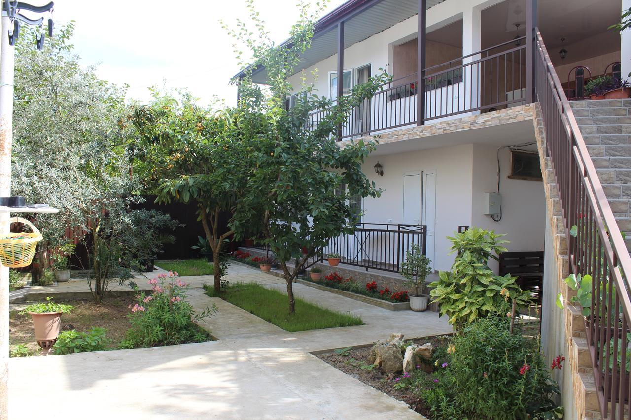 Guest House U Aleny 加格拉 外观 照片