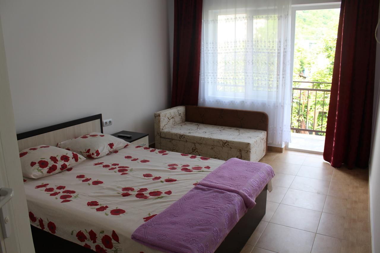 Guest House U Aleny 加格拉 外观 照片