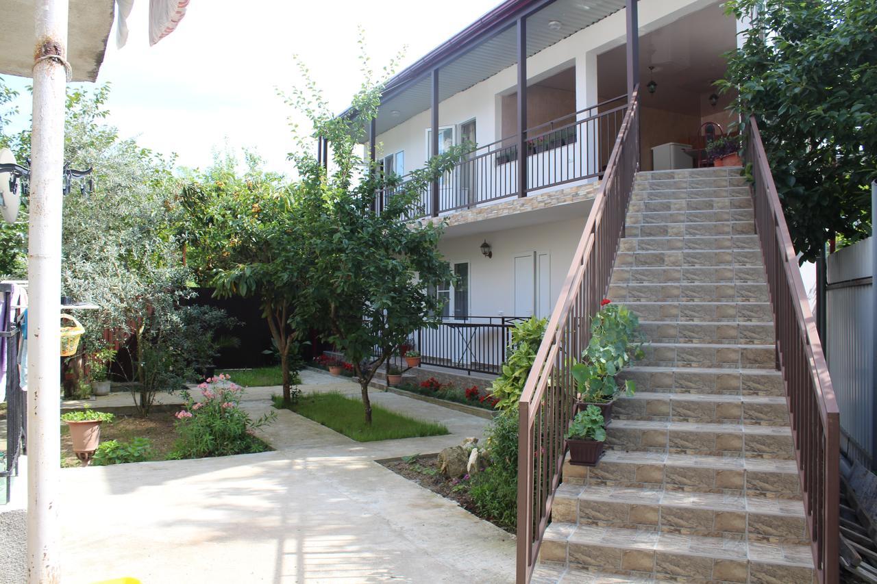 Guest House U Aleny 加格拉 外观 照片
